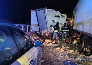 A1: incidente fra due mezzi pesanti a Fabro. Grave un 42enne