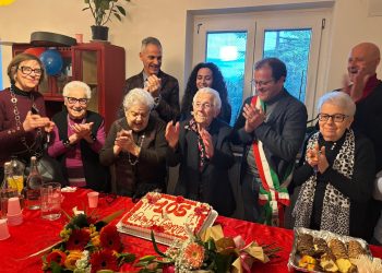Narni in festa per i 105 anni di Gemma Sugoni: «Il segreto è l’amore della mia famiglia»