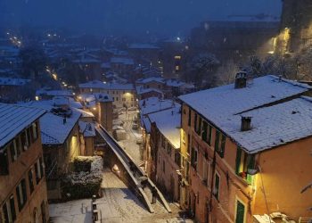 Neve in Umbria: scuole chiuse in diversi comuni e allerta ‘gialla’. A Perugia istituti aperti