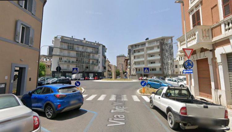 A destra due dei civici coinvolti (Google Earth)