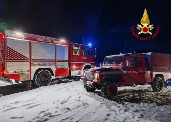 Castelluccio di Norcia: 15 auto bloccate dalla neve. I vigili del fuoco soccorrono le persone a bordo