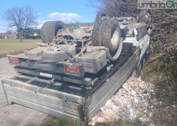 Anziano si ribalta con l’autocarro fra Todi e Pantalla
