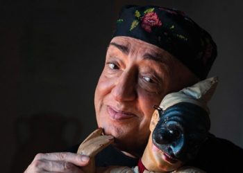 ‘Buonasera a tutti’: Peppe Barra fa il pieno al teatro Secci