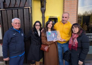 Terni: il parco di viale Trento ha un defibrillatore. Donazione in ricordo di Stefano Troiani