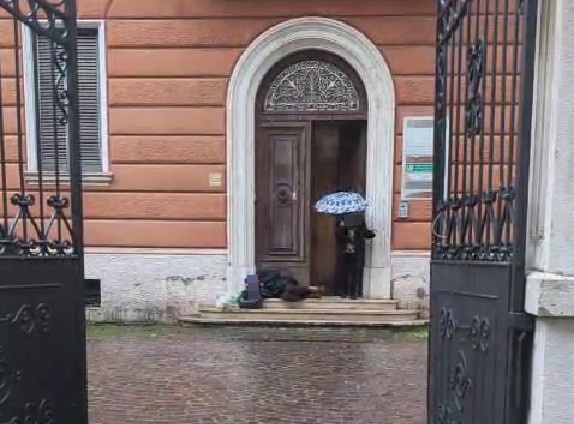 L'ingresso (foto 12 febbraio 2026)