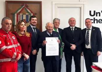 La Croce Rossa premia Mogol: diploma al merito per il contributo culturale e sociale