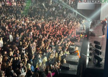 Gigi D’Alessio in concerto al palaTerni: «Città bella e accogliente» – Foto e video