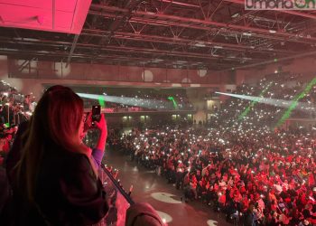 Gigi D’Alessio in concerto al palaTerni: «Città bella e accogliente» – Foto e video