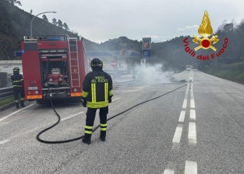 Brucia auto a gpl fra Spoleto e Terni