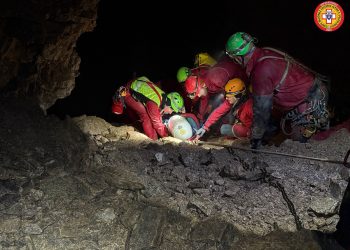 Precipita in grotta: sei ore per salvarla. Intervento decisivo per una 45enne di Amelia