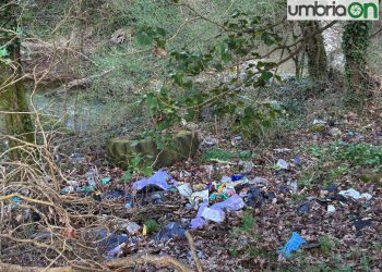 Rifiuti abbandonati tra centro e periferia: nuove segnalazioni a Terni