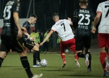 La Ternana lotta in dieci ma a Pesaro arriva la sconfitta (1-0)