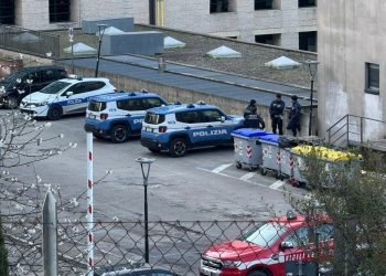 Blitz all’alba a Fontivegge: scatta lo sgombero dell’ex palazzo Enel