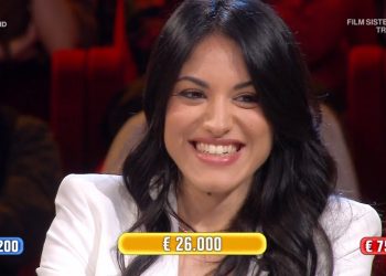 Affari Tuoi: l’infermiera Benedetta si ferma sul più bello. Accetta 26 mila euro ma nel pacco ce n’erano 75 mila