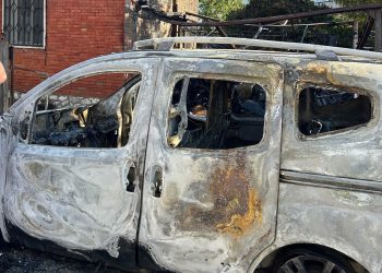Terni, incendio auto via Morelli: «Una vergogna. Nessuno ci ripagherà dei danni subiti»