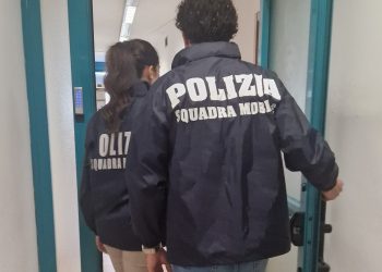 Parrucchiere a domicilio va a casa di un’anziana e ruba migliaia di euro. Arrestato
