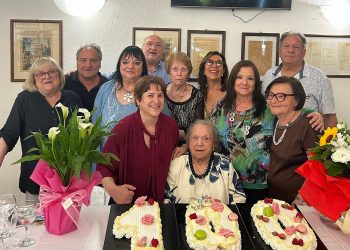 Terni: nonna Rosa spegne 100 candeline tra parenti e amici