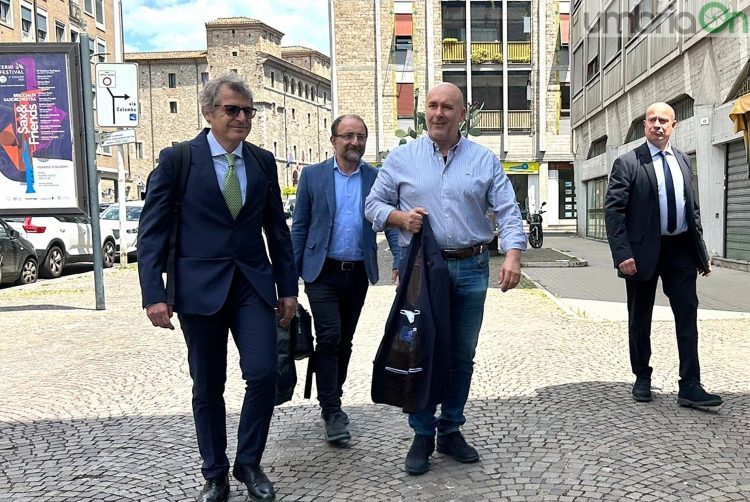 Gli avvocati Morlacchini e Panebianco con Bandecchi