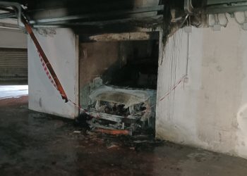 Terni: auto a fuoco all’alba nel garage. Intervento e problemi per il fumo