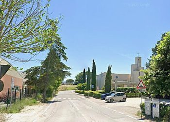 Ponte San Lorenzo: disagi per le feci canine e l’erba alta. «Intervenire»