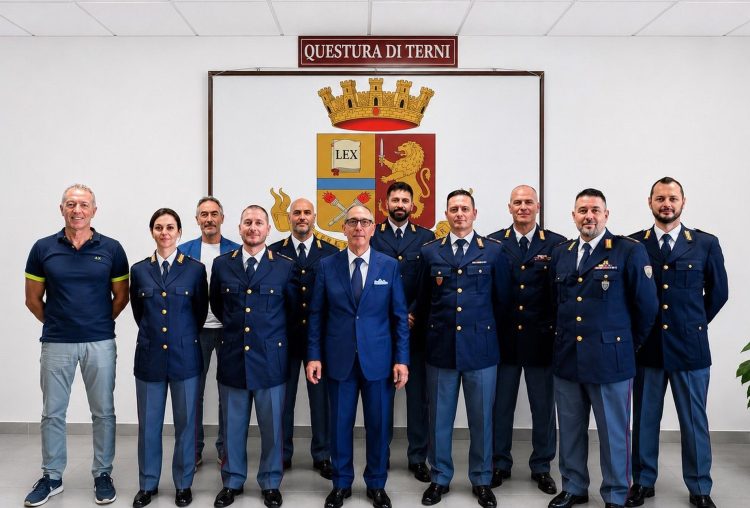 Il questore Abenante insieme ai premiati