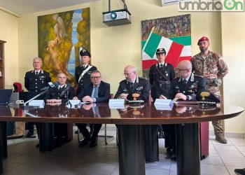 Otto colpi con un martello appena acquistato. Poi la fuga e la colazione ‘fatale’. Ora il carcere