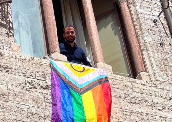 Perugia: scontro sulla bandiera Pride a palazzo dei Priori. La Lega attacca la giunta. Il Pd replica