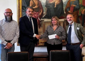La Fondazione Carit sostiene Aquamadre e dona il ricavato della vendita dei cataloghi