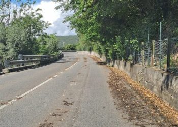 Papigno-Marmore: strada tra fango e vegetazione. «Mai vista in queste condizioni»