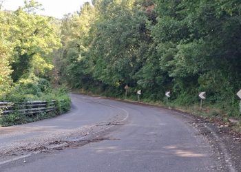 Papigno-Marmore: strada tra fango e vegetazione. «Mai vista in queste condizioni»