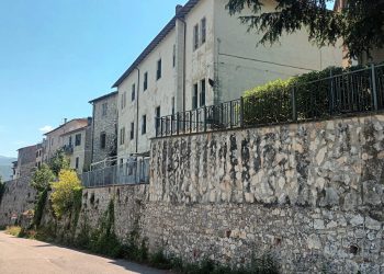 Collestatte: «Mura storiche dimenticate. Così si perde un patrimonio»