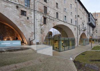 Atti osceni agli Arconi: le studentesse devolveranno il risarcimento a un’associazione contro la violenza di genere