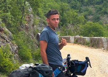 Da Shanghai a Narni in bici: Carlo Caso conclude un viaggio di oltre 15 mila chilometri attraverso 18 Paesi
