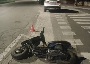 Terni, scontro auto-scooter in piazzale Senio: 16enne in ospedale