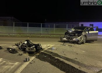 Terni: tragico schianto nella notte in via Narni. Addio a Lorenzo. Aveva 16 anni