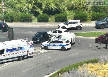 Terni: scontro fra mini car e mezzo Asm alla rotatoria