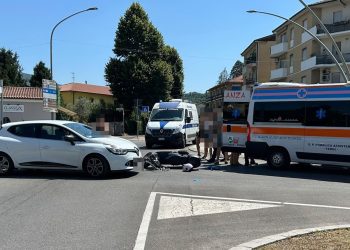 Terni: scontro auto-scooter alla rotatoria. In ospedale una 61enne