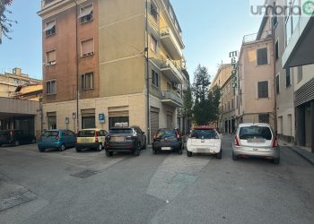 Controlli nelle aree pedonali: fioccano le multe. «Senza parcheggi, costretti ad arrangiarci»