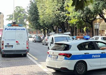 Terni: 17enne investita da un’auto in viale della Stazione