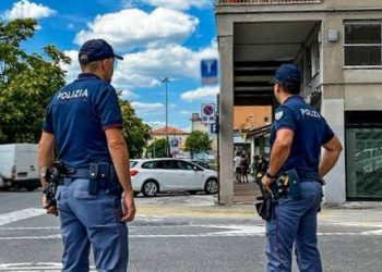 Tenta di togliersi la vita ingerendo acido. Salvata dalla polizia