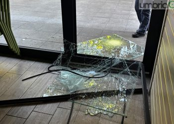 Terni: ‘spaccata’ ai danni del ristorante Unto. Danni in serie. Rubato il fondo cassa
