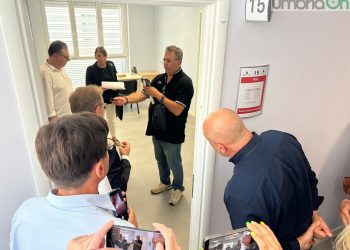 Terni: il ‘gelo’ Proietti-Bandecchi squarcia l’afa. E il sindaco se ne va a metà visita