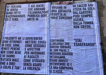 Polemica sui manifesti contro le divise. Prisco (FdI): «Boiate in spazi pubblici». Lega: «Giunta spieghi»
