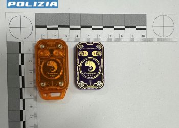 Ricaricano auto elettriche truffando gli altri utenti: tre denunce